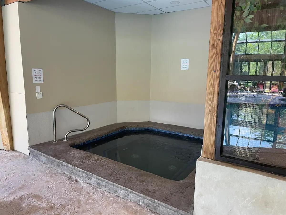 Pocono Paradise - 3 Bedroom 3 And Half Bathroom Townhouse Таннерсвілл Екстер'єр фото